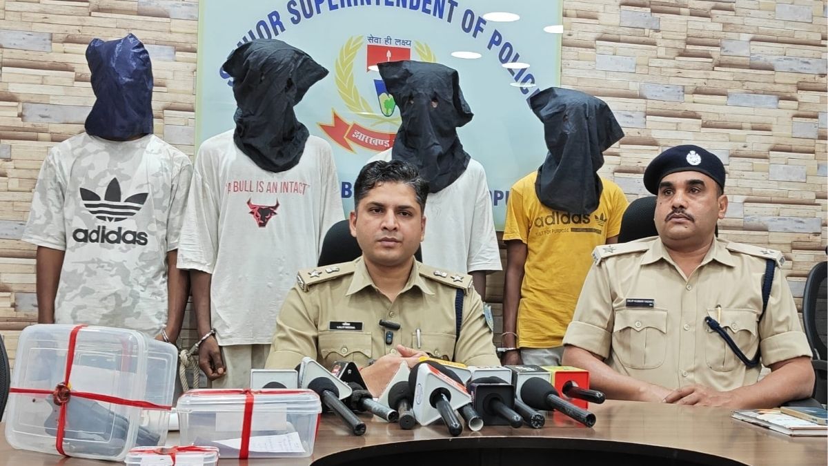 Kadma फायरिंग कांड का पुलिस ने किया खुलासा चार आरोपी गिरफ्तार देसी पिस्टल और जिंदा गोलियां बरामद