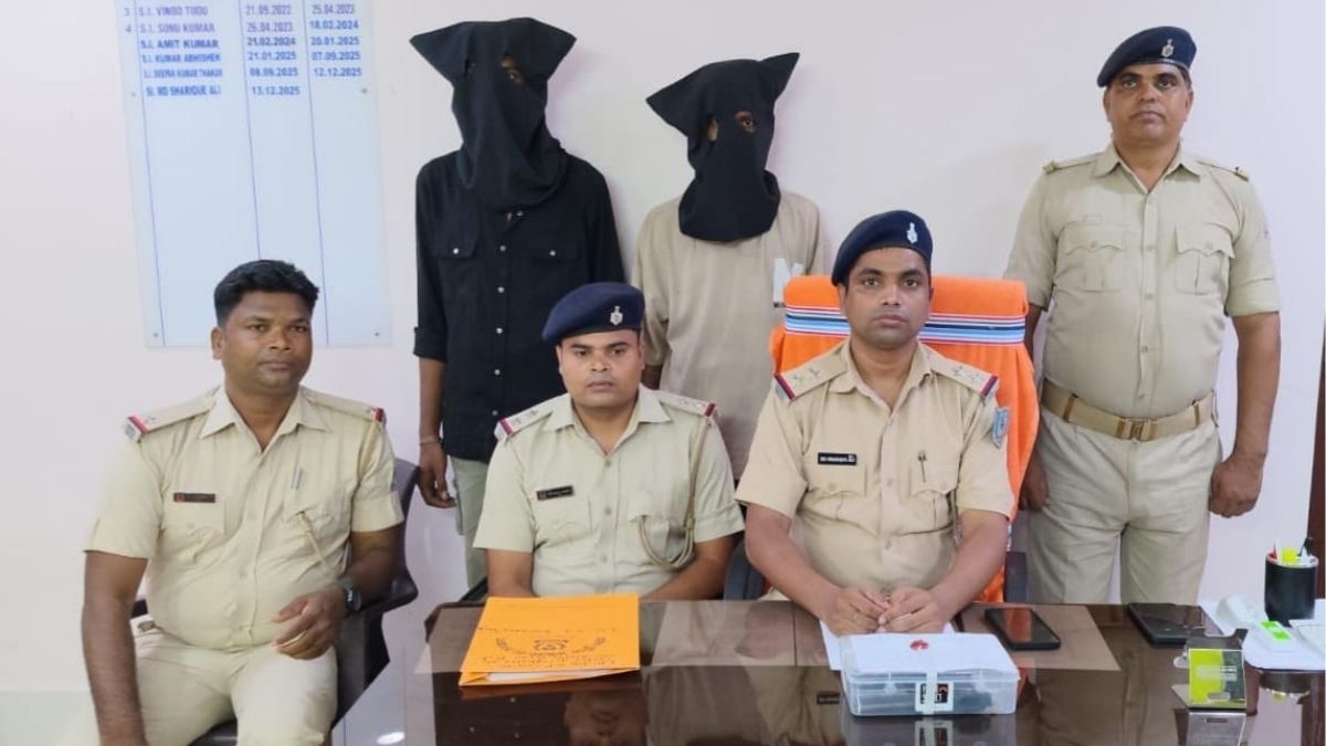 Dimna चौक के पास बड़ी वारदात की साजिश नाकाम अवैध पिस्तौल और जिंदा गोली के साथ दो युवक गिरफ्तार
