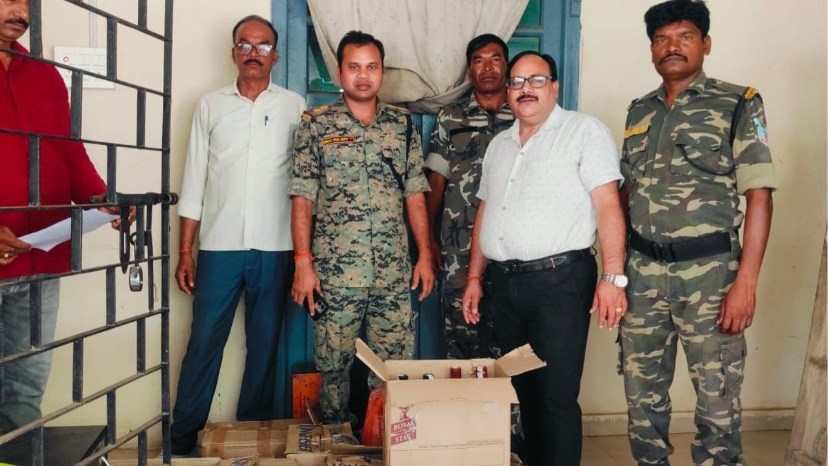 Goilkera बाजार में अवैध शराब कारोबार पर उत्पाद विभाग की बड़ी कार्रवाई भारी मात्रा में शराब बरामद
