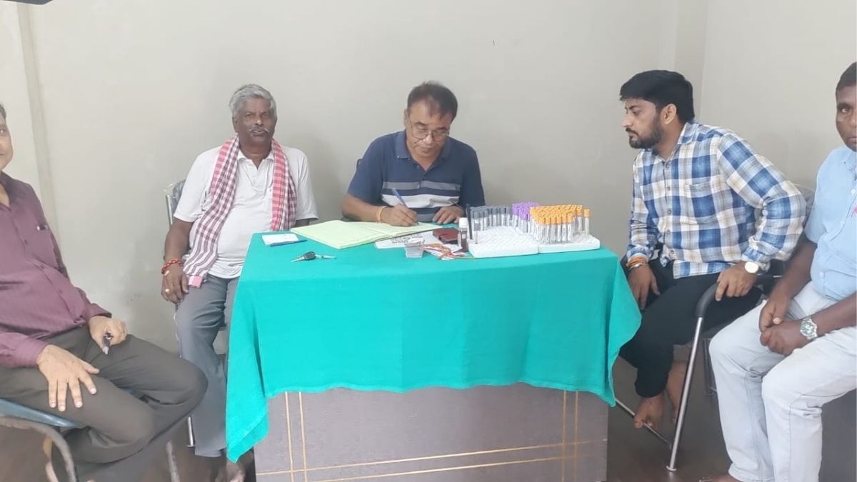 IPTA द्वारा गम्हरिया में आयोजित विशाल निशुल्क ब्लड जांच शिविर सैकड़ों लोगों ने उठाया स्वास्थ्य सेवा का लाभ
