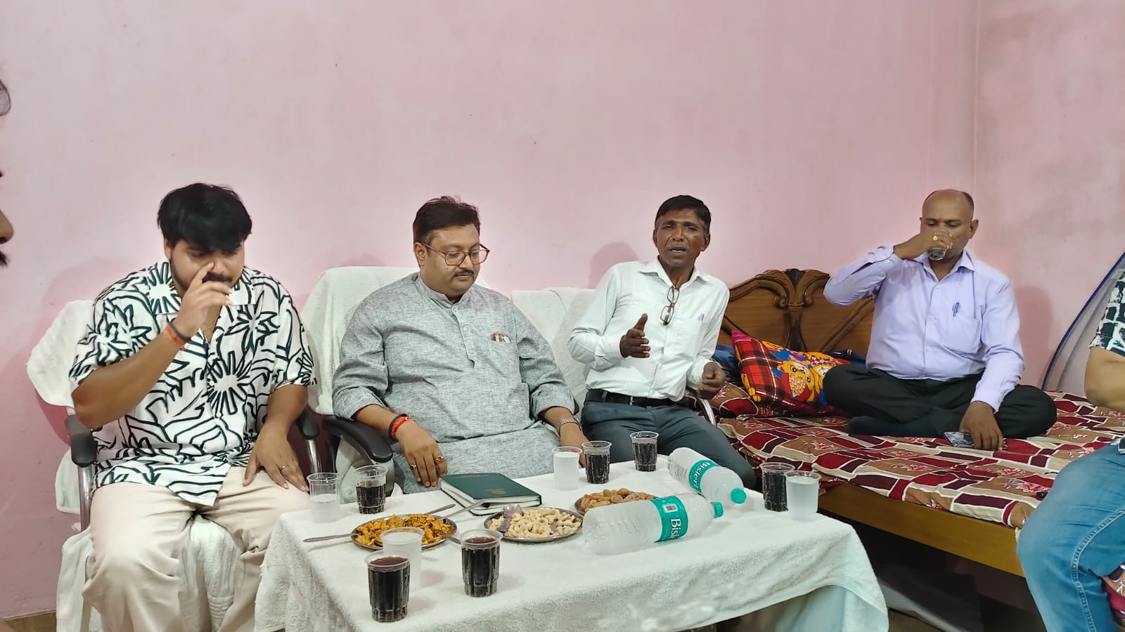 झामुमो नेता Pranav वर्मा ने सरिया में कार्यकर्ताओं के साथ की बैठक