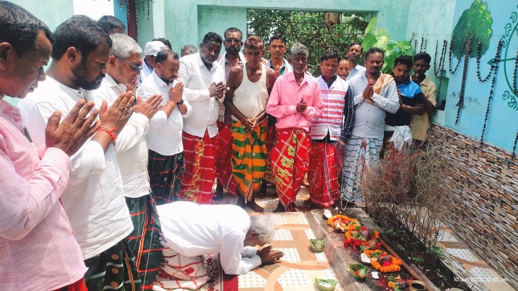 रजरप्पा जाहेरगढ़ में आदिवासी अस्मिता और विकसित भारत के संकल्प के लिए हुई विशेष प्रार्थना, परंपराओं के संरक्षण की उठी मांग
