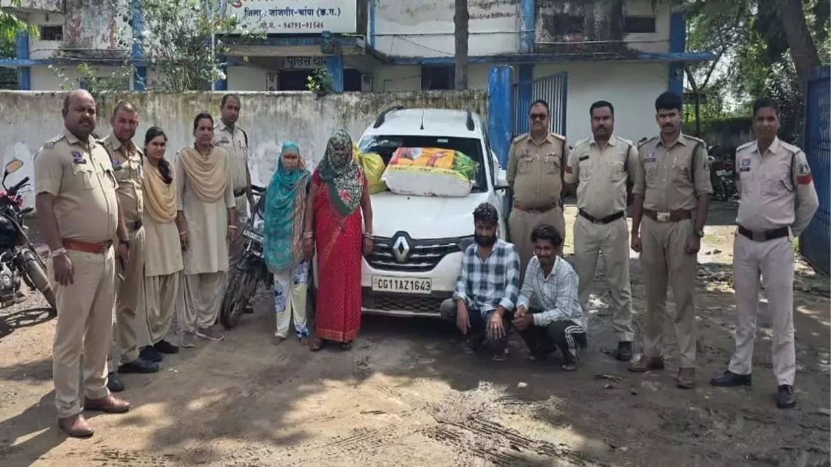 26.8 किलो गांजा के साथ चार तस्कर गिरफ्तार, पुलिस ने कार और बाइक भी की जब्त