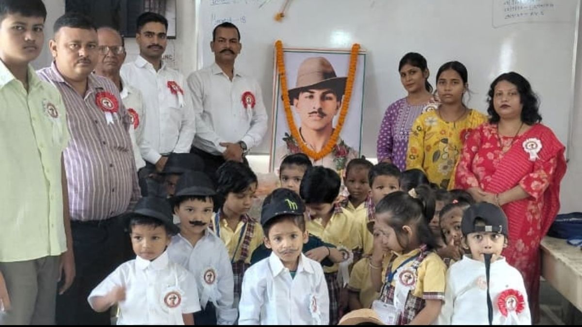 Anmol Kids प्ले स्कूल में शहीद भगत सिंह की जयंती पर बच्चों ने दी श्रद्धांजलि