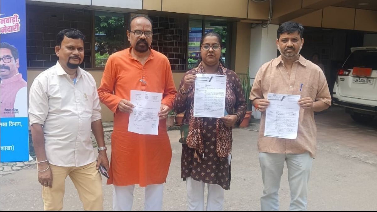 Sunil Kumar Dey को पद्मश्री से सम्मानित करने की मांग बांग्ला भाषा उन्नयन समिति ने उपायुक्त को सौंपा मांगपत्र